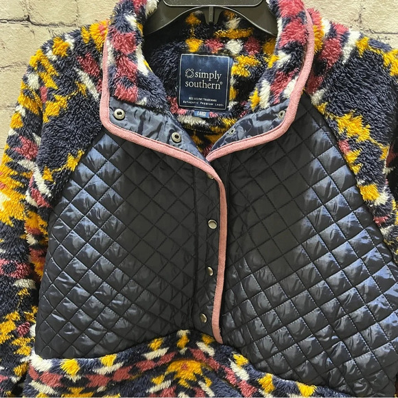 SIMPLY SOUTHERN Womens Aztec Fleece/Quilted Pullover Large - Picture 3 of 10